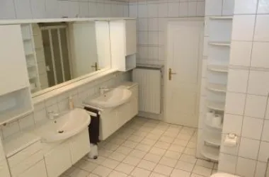 Studio 3 Badezimmer mit Doppelwaschbecken