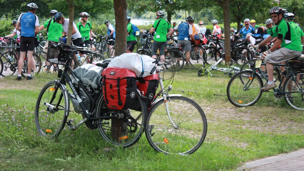 Gruppe Radfahrer bei der Rast